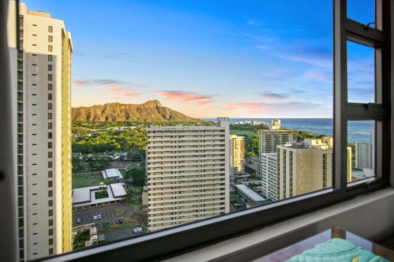 Waikiki Banyan By Darmic Oahu Exterior foto