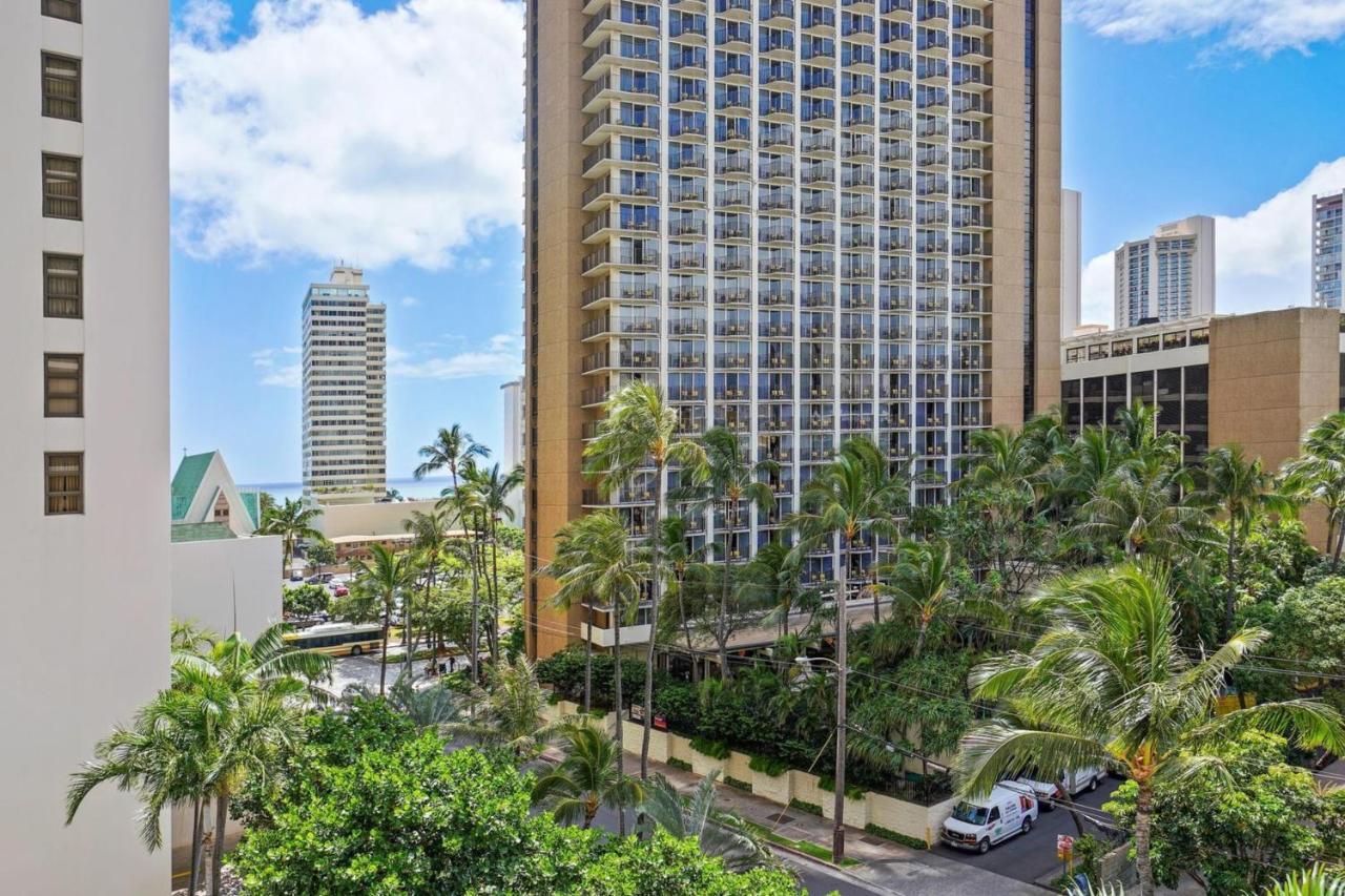 Waikiki Banyan By Darmic Oahu Exterior foto