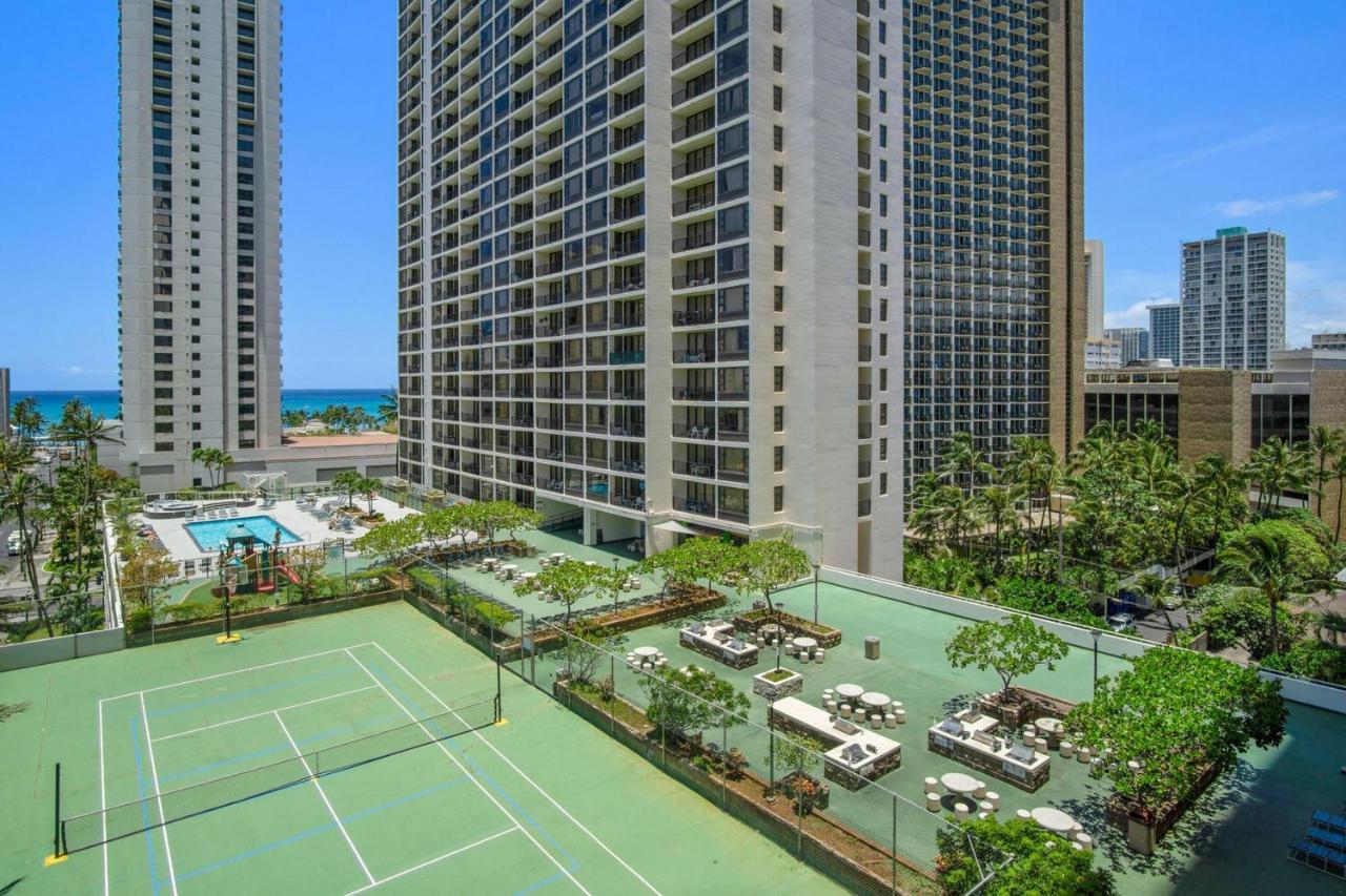 Waikiki Banyan By Darmic Oahu Exterior foto