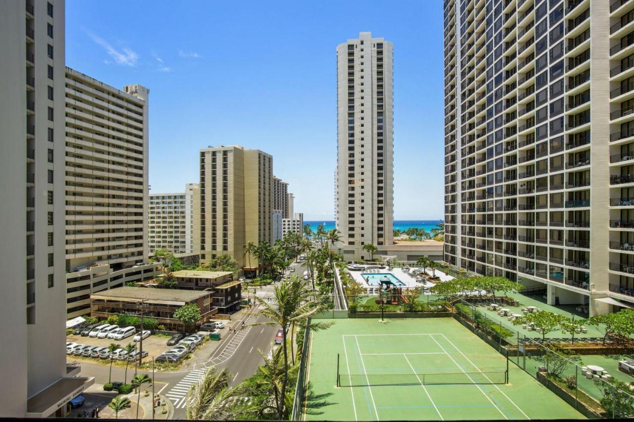 Waikiki Banyan By Darmic Oahu Exterior foto