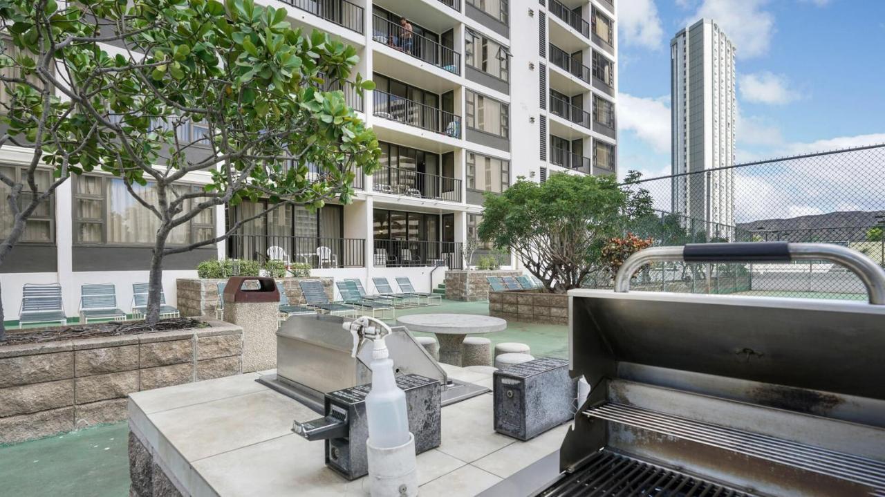 Waikiki Banyan By Darmic Oahu Exterior foto
