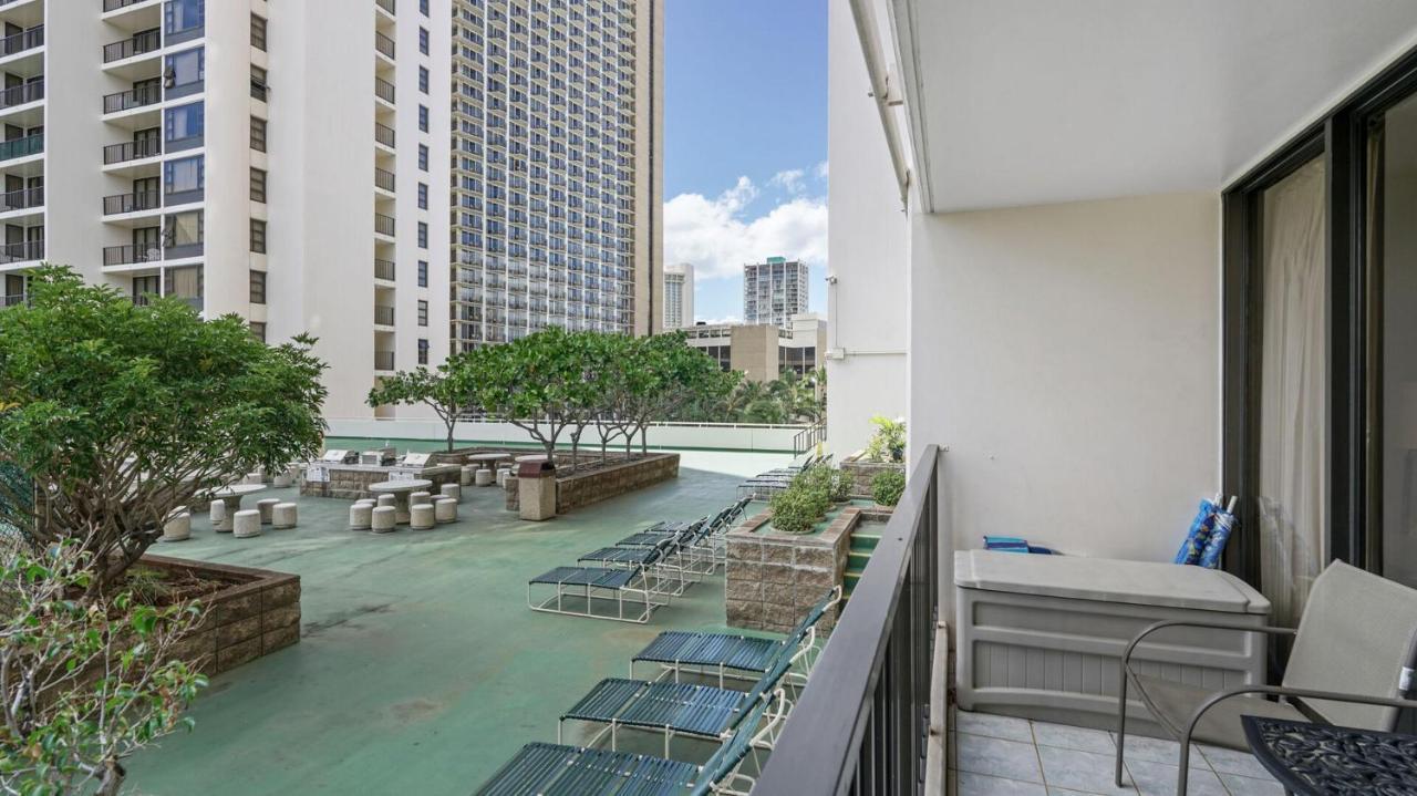 Waikiki Banyan By Darmic Oahu Exterior foto