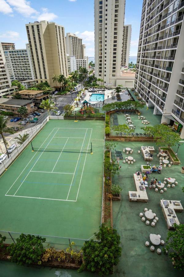 Waikiki Banyan By Darmic Oahu Exterior foto