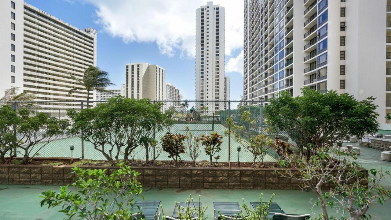 Waikiki Banyan By Darmic Oahu Exterior foto